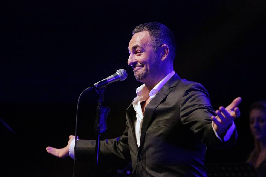 Svi krivo pjevaju: Sandi otkrio da nije 'Nebo je noćas olovno'