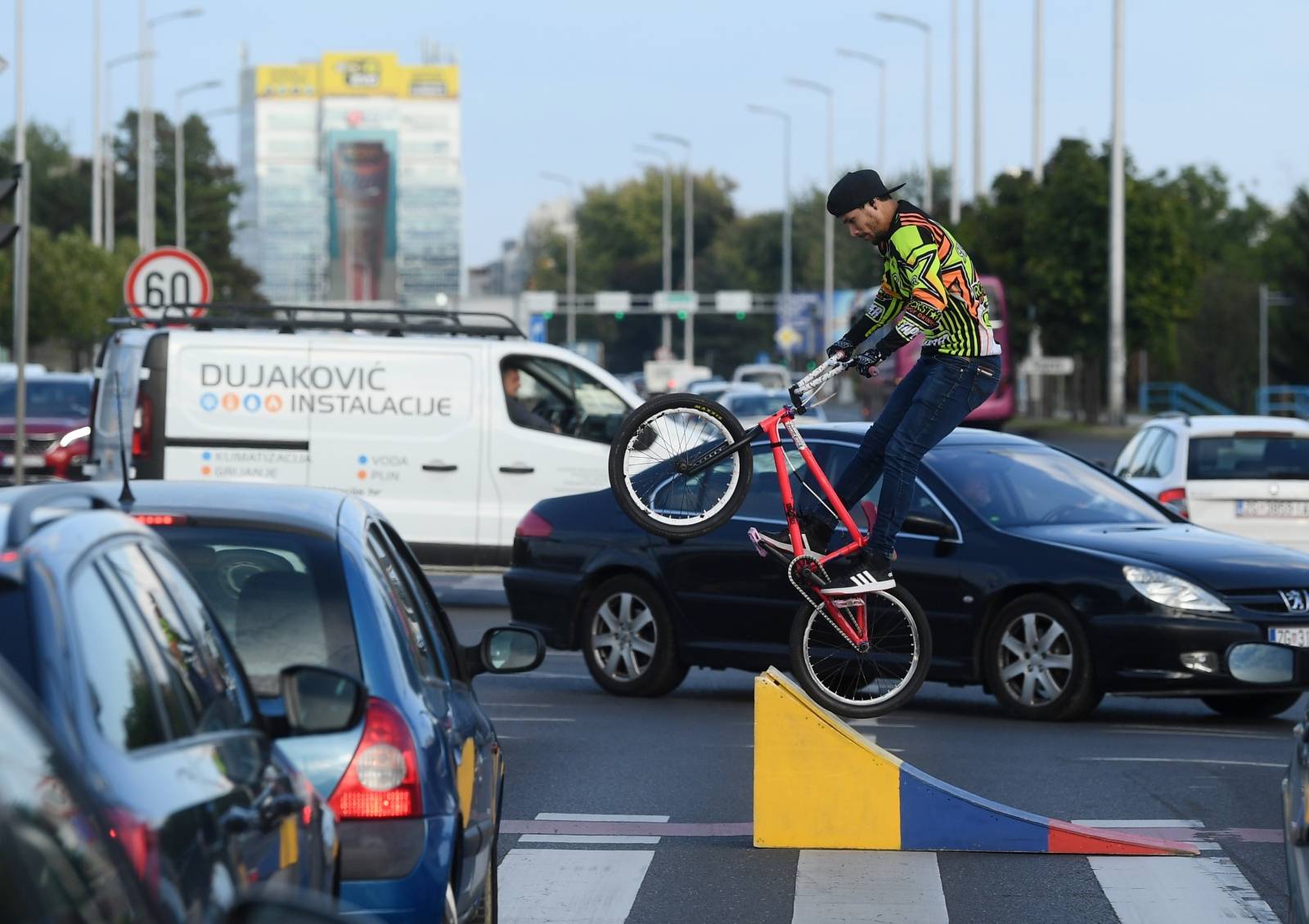 Zagreb: Vratolomijama na BMX-u kratio vrijeme vozačima tijekom crvenog semafora