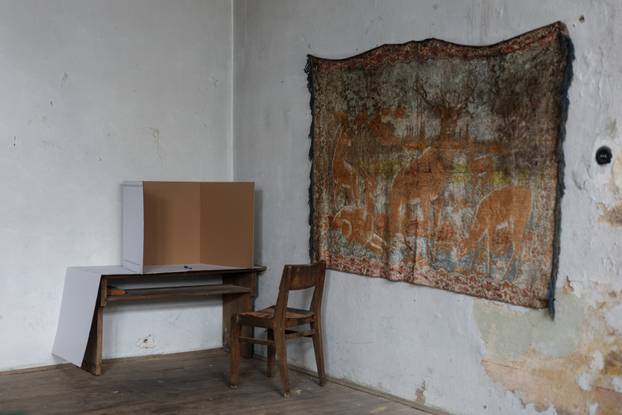 Škola u Željeznom Žumberačkom odavno se ne koristi, ali danas je otvorena zbog izbora