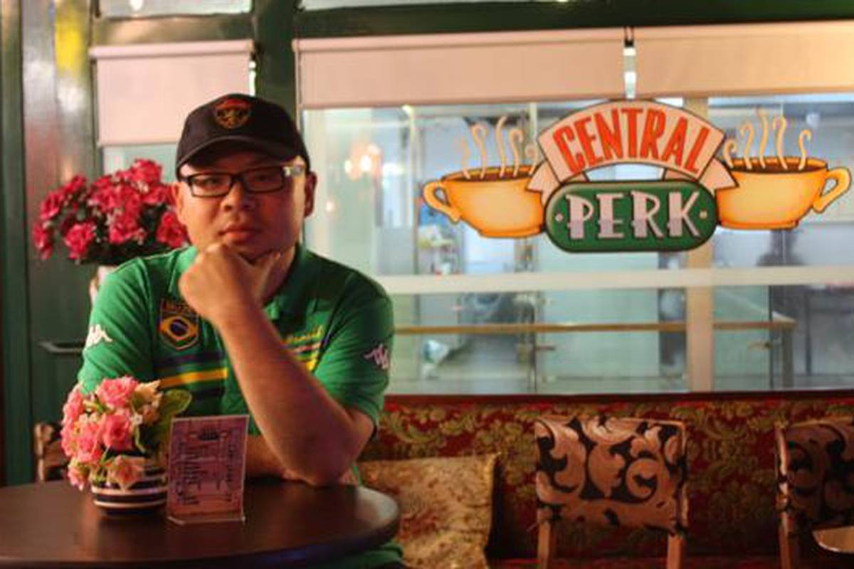 Кофейня Central Perk в Китая. Китайцы в кафе. Чихо китайская закусочная.