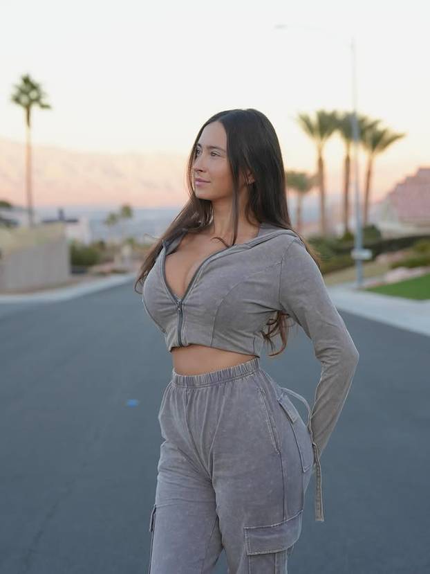 FOTO Cece Rose se proslavila 'čeličnim grudima': 'Mnogi misle da je to blagoslov, ali…'