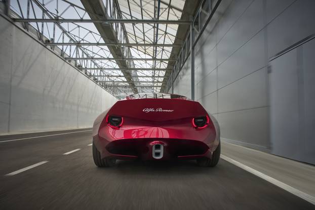 FOTO Alfa Romeo otkriva svoju budućnost: Cuorerosso izgleda sjajno i ima moćni V6 motor