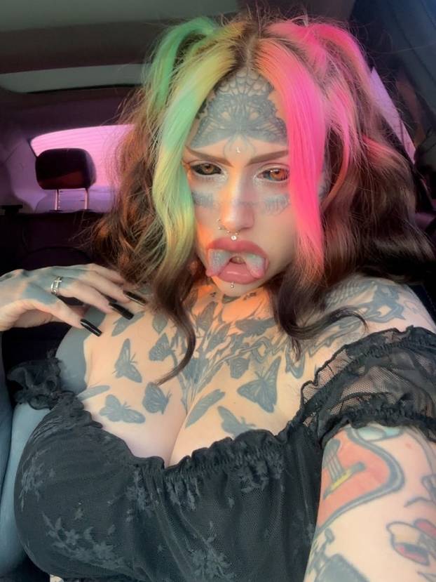 FOTO Zastrašujuće! U ruku je ugradila srce, a razrezala jezik. Šokirat ćete se kako je izgledala