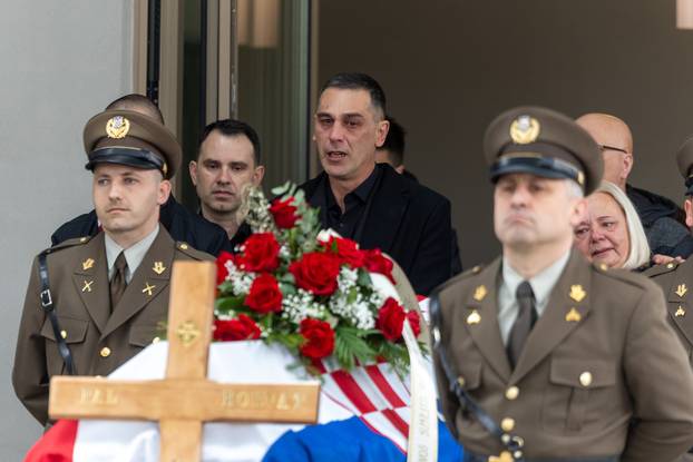 Vukovar: Posljednji ispraćaj i ukop identificiranih posmrtnih ostataka hrvatskog branitelja iz Domovinskog rata Pala Horvata 