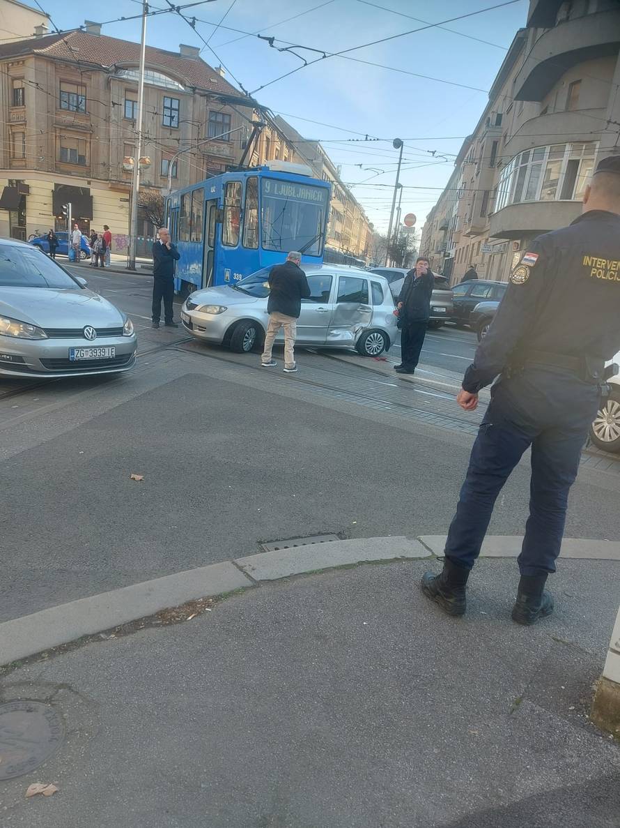 Sudar tramvaja i automobila u Zagrebu: Jedan ozlijeđeni