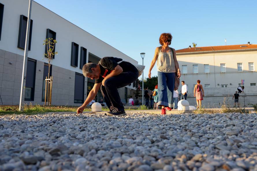 Benkovac: Organizatori benkovačkog festivala "Nosi se" koji je odgođen nakon prosvjeda branitelja održali mirni prosvjed