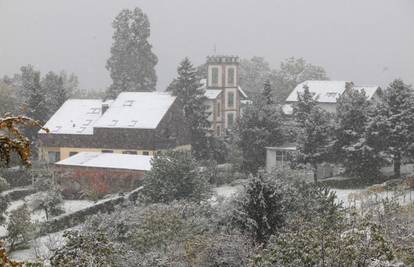 Snijeg za vikend pao u  većini zemlje, zabijelio se i Zagreb