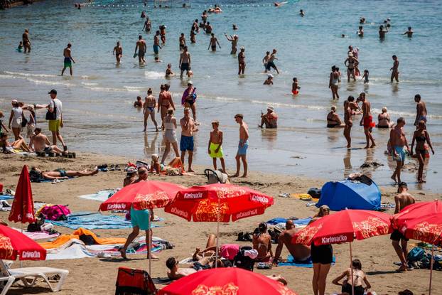 Split: Brojni turisti i građani dan proveli na Bačvicama