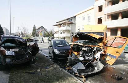 U sudaru na Samoborskoj ulici troje ljudi ozlijeđeno