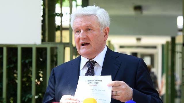Zagreb: Ivica Todorić nakon izlaska iz suda dao izjavu okupljenim novinarima