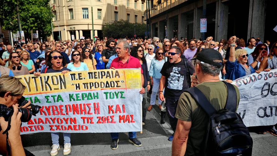 Grčki radnici ponovo štrajkaju: Željeznički promet zaustavljen, brodovi su ostali u lukama