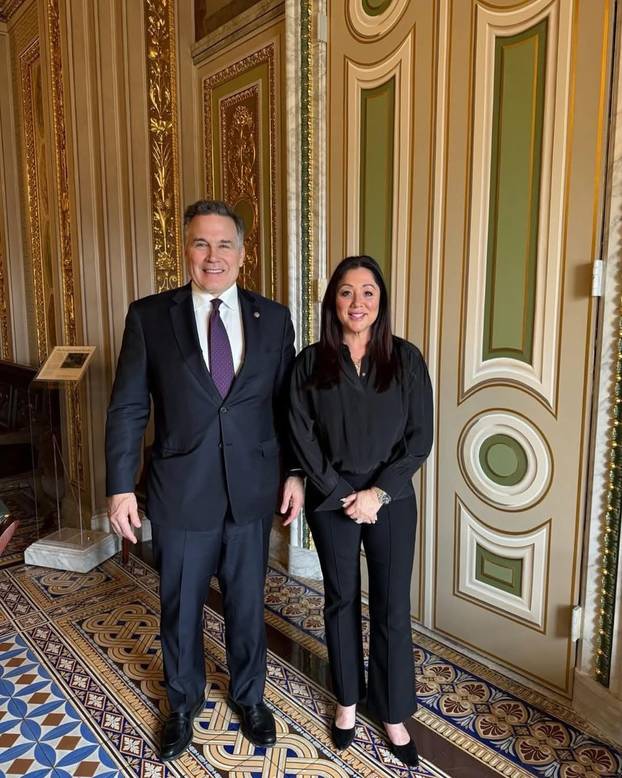 ORGIJE U UREDU Trumpova ministrica seksala se s članom osiguranja. Evo  tko je ona