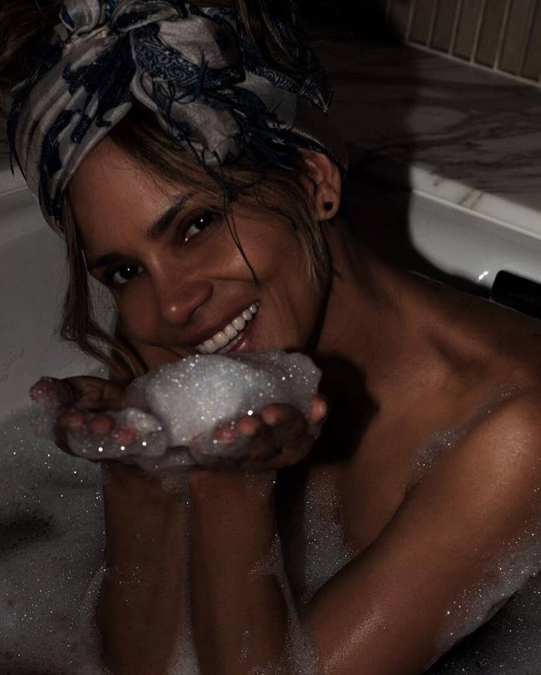 Fanovi su napali Halle Berry jer joj sin (6) hoda u štiklama