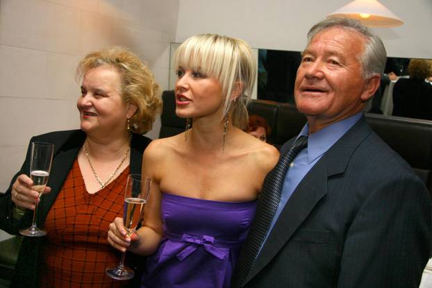 ARHIVA - Danijela Martinović predstavila svoj parfem "La-la"