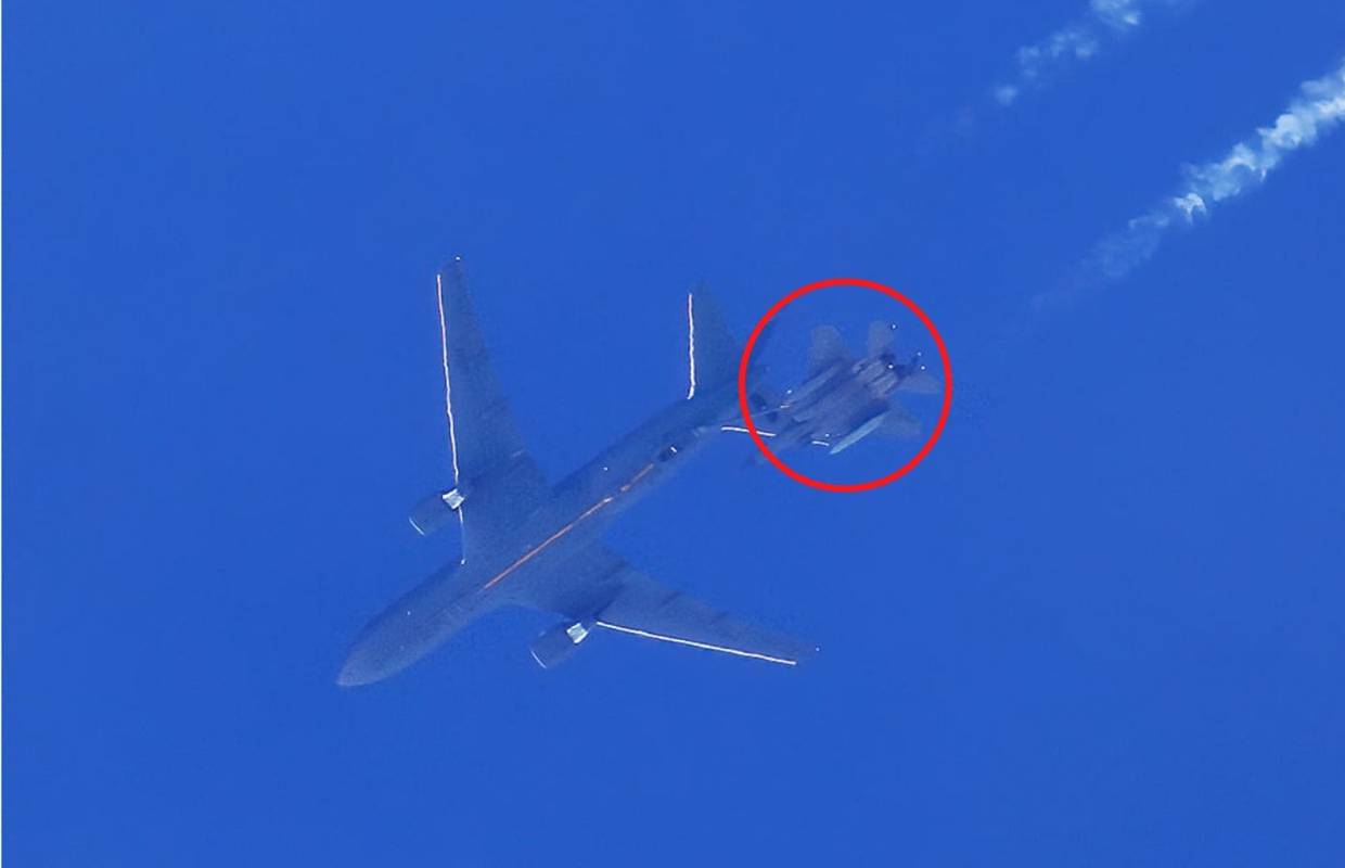 FOTO Pogledajte kako američki F15 visoko iznad Biograda u zraku toči gorivo iz avio-cisterne