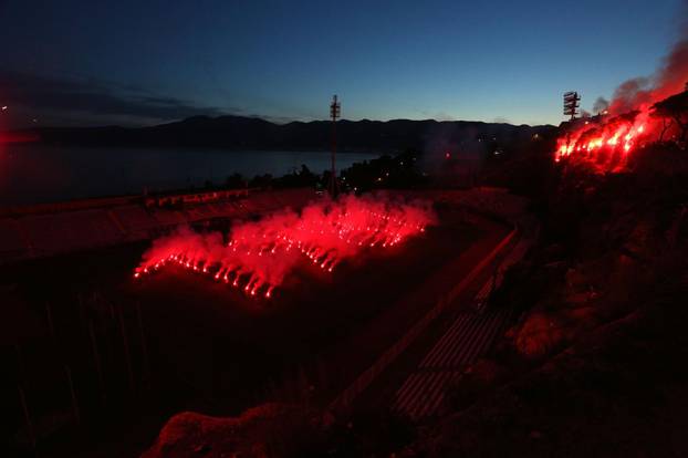 Rijeka: Armada na stadionu Kantrida velikom bakljadom obilježila 33. rođendan
