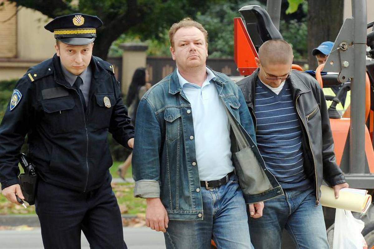 Referenta priveli sucu, a u zgradi našli još šest bombi