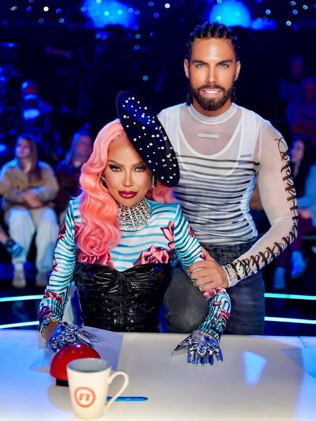 FOTO Maja Šuput u večerašnjem Supertalentu ima rozu kosu! Pogledajte eklektični outfit