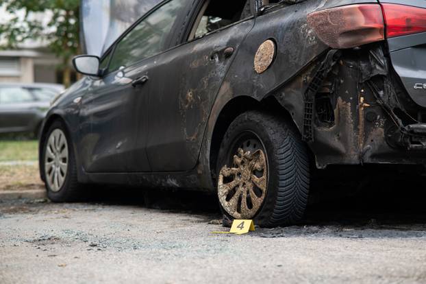 Zagreb: Usred noći izgorio automobil