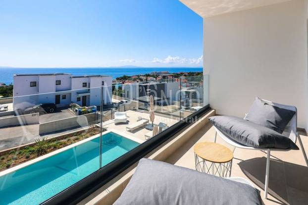 Opa! Vila na Pagu opremljena je tako da ni ne morate na plažu