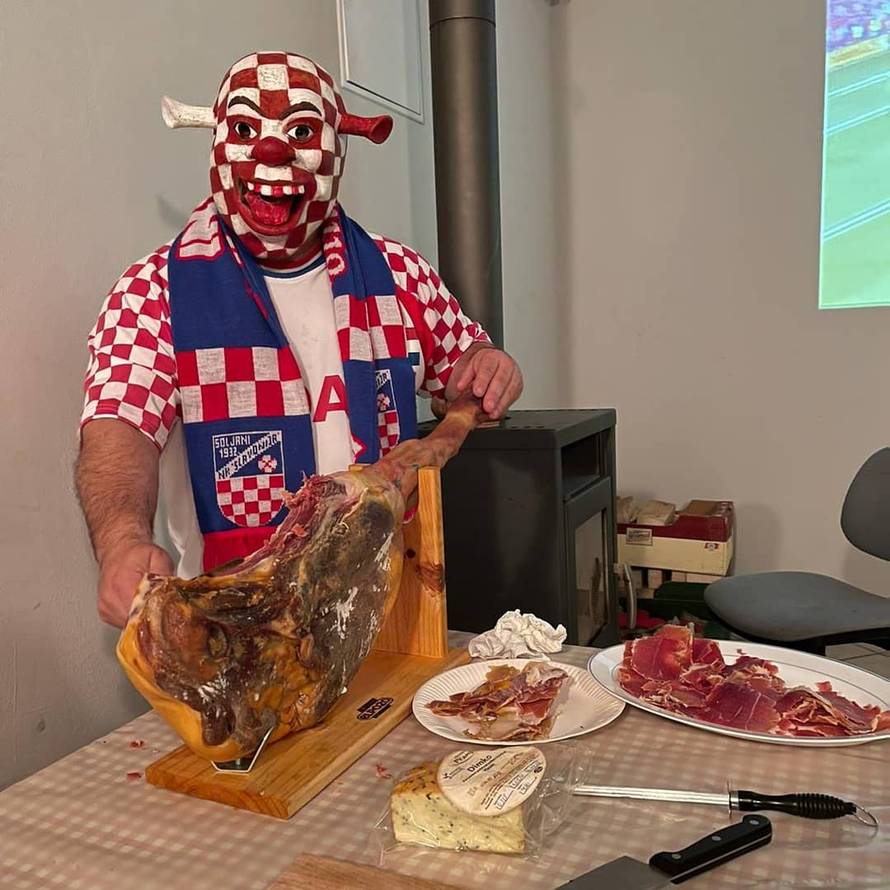 Cro Shrek: 'Prodajem masku da pomognem djeci, dobio sam i mural, a Škoti nas se boje'