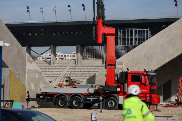 Zagreb: Počelo postavljanje stolica na sjevernoj tribini stadiona u Kranjčevićevoj