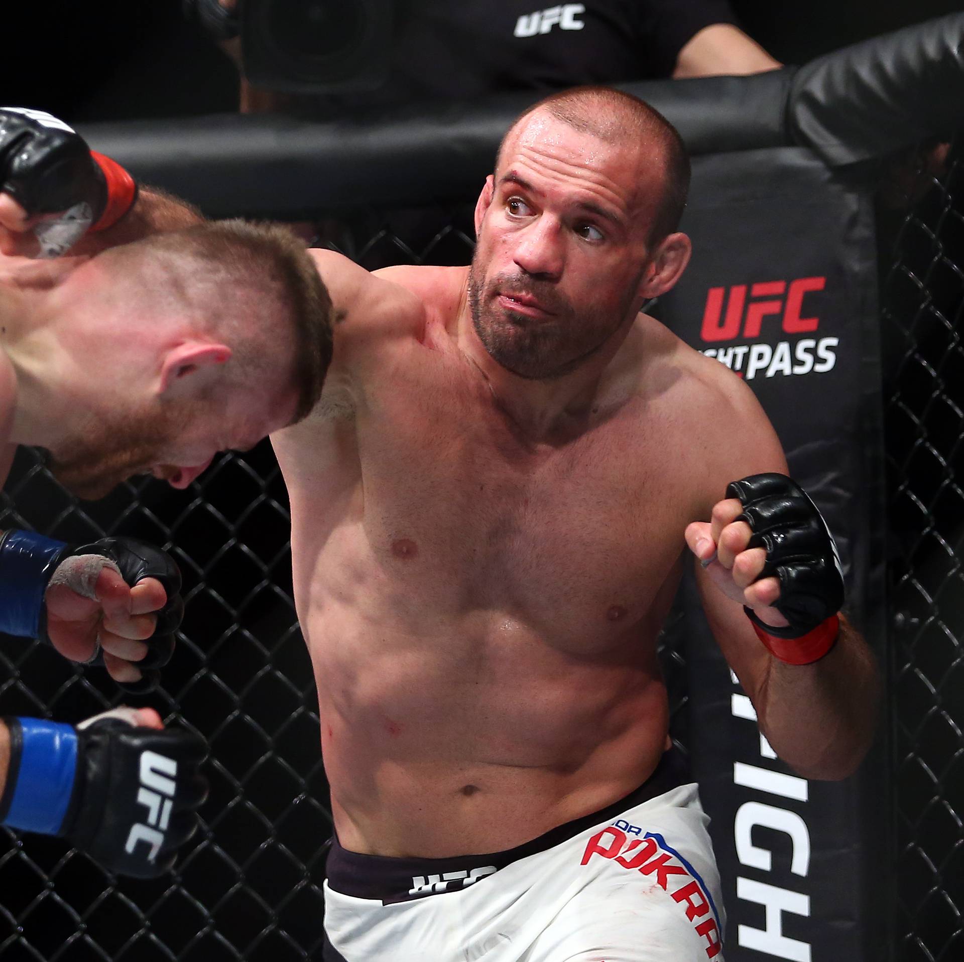 Nagađa se o novoj ozljedi: Igor Pokrajac otpada s UFC-a 209