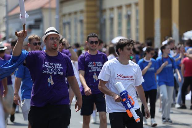 Osijek: Još jedna generacija je otplesala quadrillu u centru grada