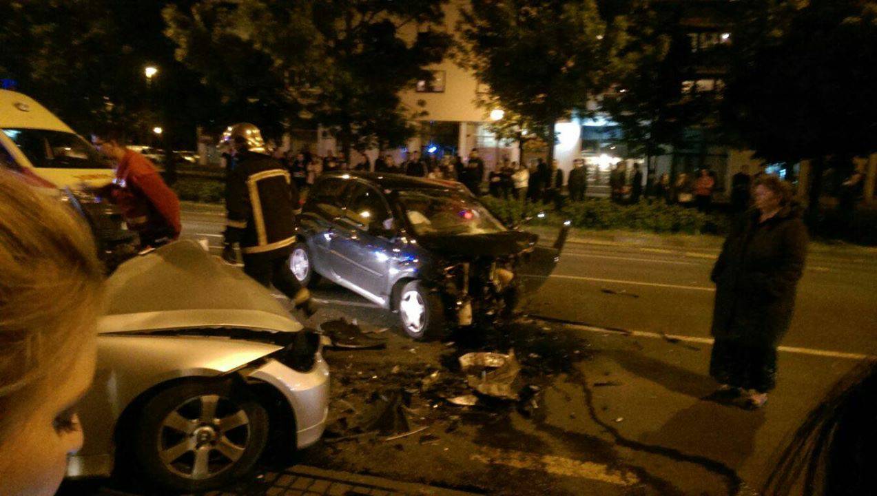 Teška nesreća u Zagrebu: Ženu su iz auta izvlačili vatrogasci