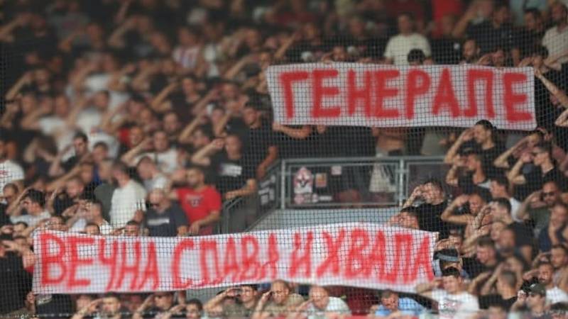 SKANDAL U ČEŠKOJ Delije digle poruku za koljača Mladića, a Zvezda mu 'salutirala' objavom
