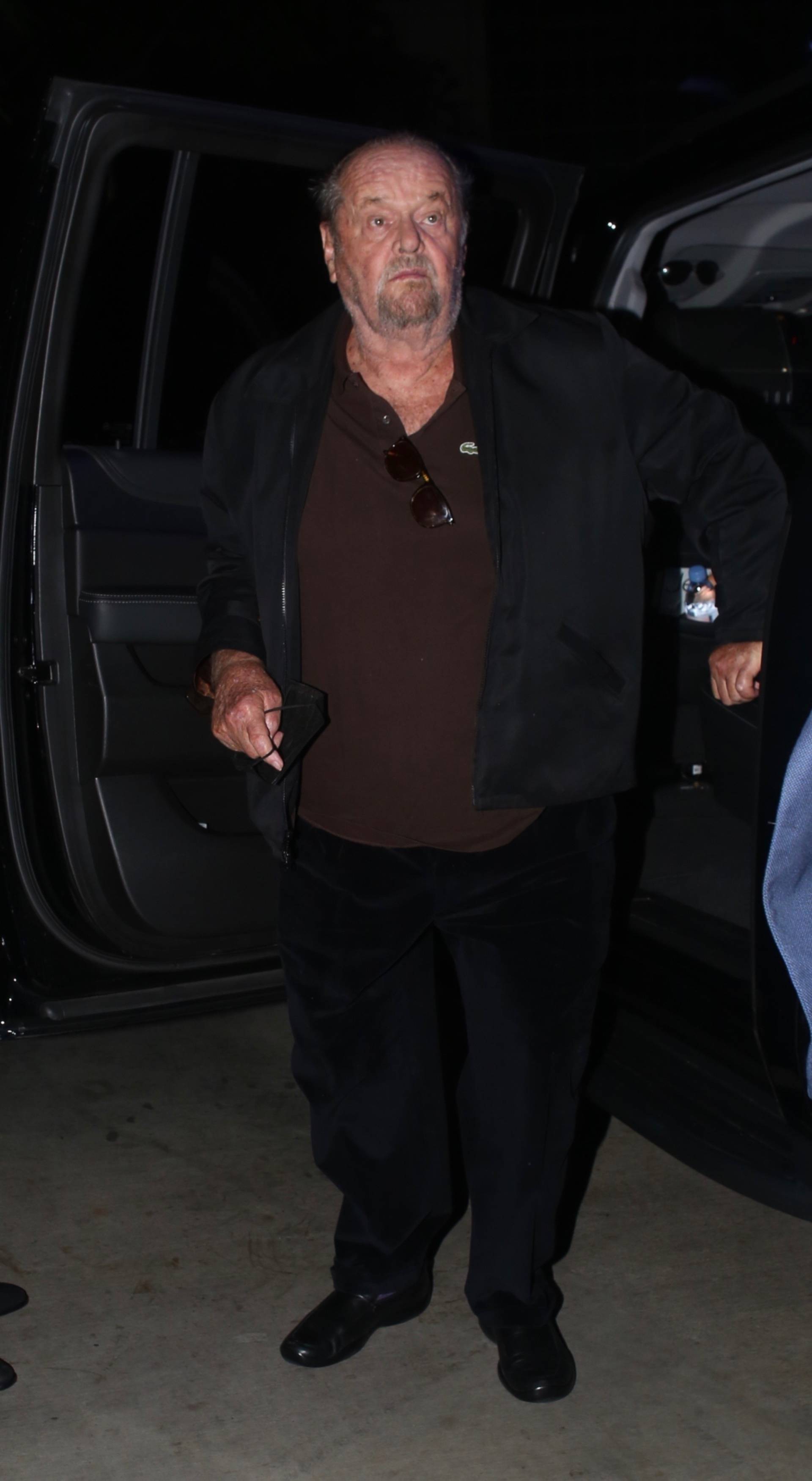 Jack Nicholson looks healthy making a rare appearance for the Lakers game