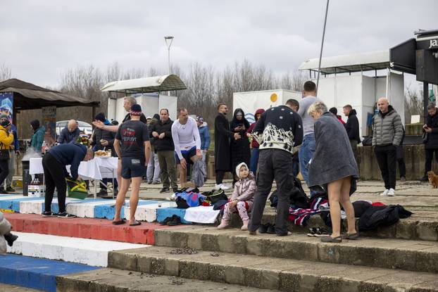 Osijek: Tradicionalno kupanje i picigin u rijeci Dravi