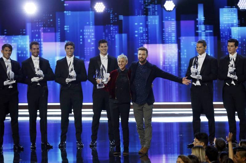 Ellen DeGeneres accepts an award during the People's Choice Awards 2017 in Los Angeles