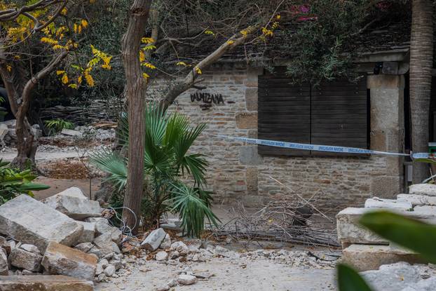 24sata: Palmižana: Reportaža o rušenju objekata Eduarda Tota Meneghella