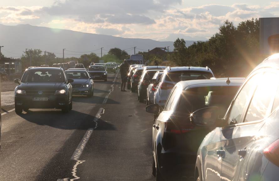 Dicmo: Kolone auta nakon završetka koncerta u Sinju