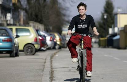 Karlovac: Kaznili biciklista jer je vozio bez svjetala