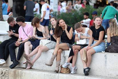 Split pun turista: Zahladilo je pa su umjesto plaže otišli  - na Rivu