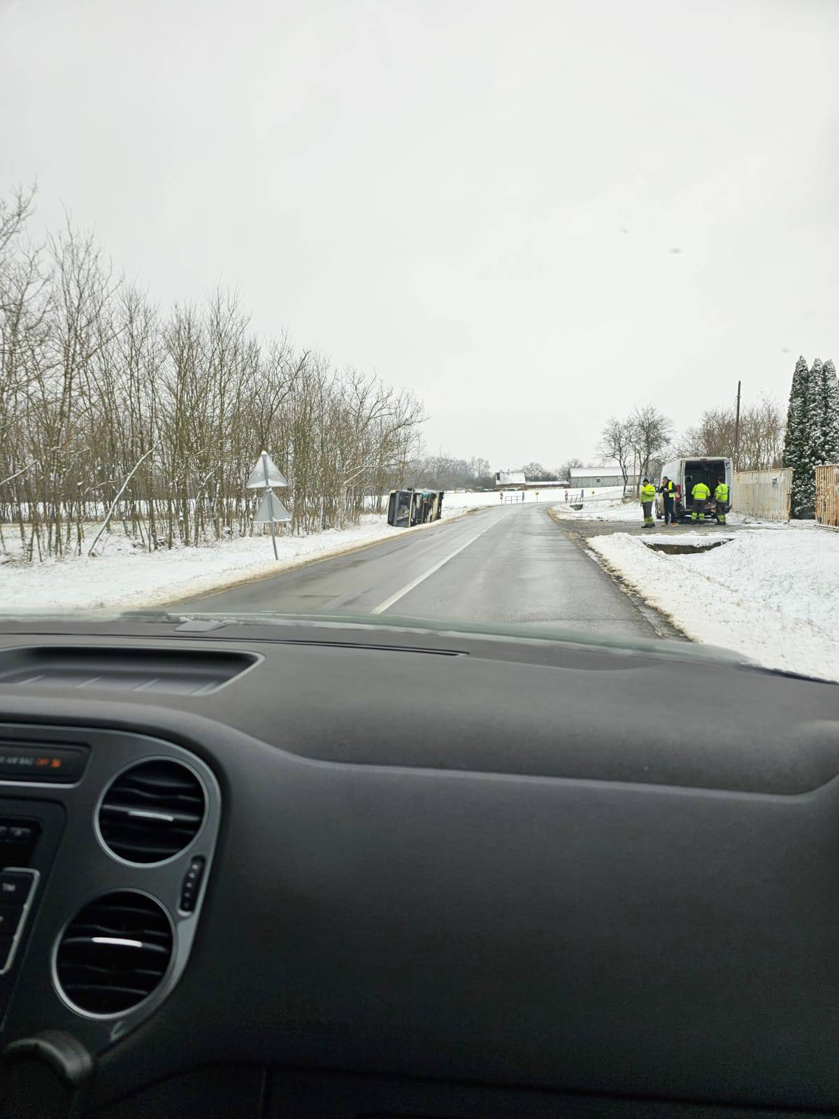 Prevrnuo se autobus u Ladimirevcima