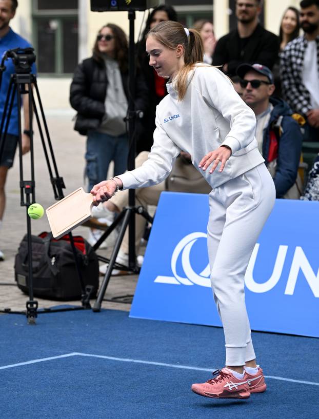 Zagreb: Goran Ivanišević odigrao je egzibicijski meč s mladom teniskom zvijezdom Lunom Vujović povodom predstavljanja zaklade UNIQUA SEE Future