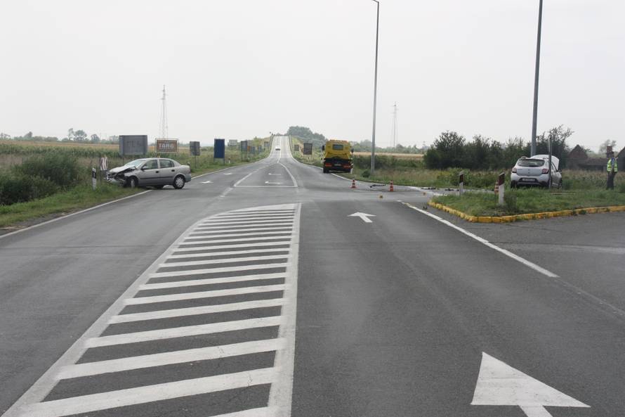 Skretao ulijevo i nije propustio drugi auto: Dvoje ozlijeđenih