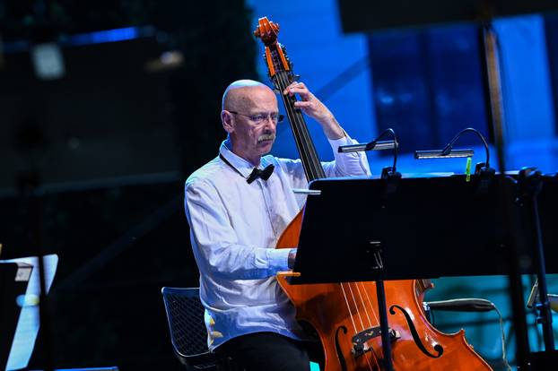 Zagreb Classic Open Air: Jazz orkestar HRT-a nastupio pod ravnanjem Mirona Hausera