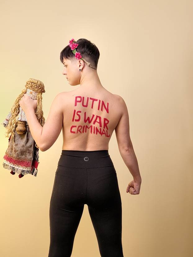 FOTO Prosvjednice u Kijevu se skinule i pokazale što misle  o rezultatima izbora u Njemačkoj