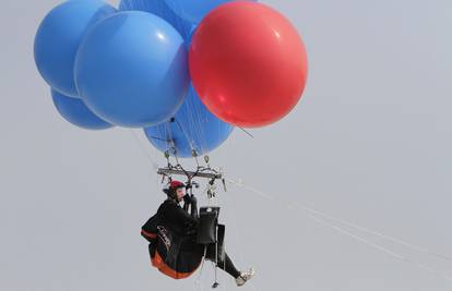 Letio iznad morskih pasa pomoću 160 balona