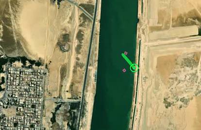 Brod opet zapeo u Sueskom kanalu, pokušavaju ga izvući, a iza njega već se stvara kolona