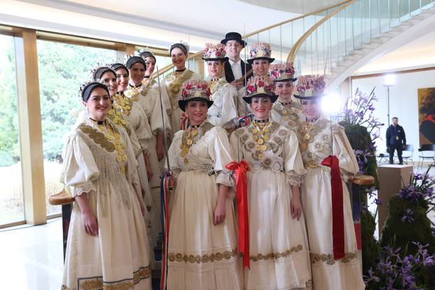 POOL: Predsjednik Milanovi? pozirao je s obitelji i prijateljima nakon inauguracije