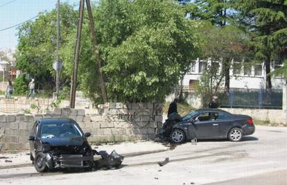 Zadar: Dvije osobe teško ozlijeđene u prometnoj