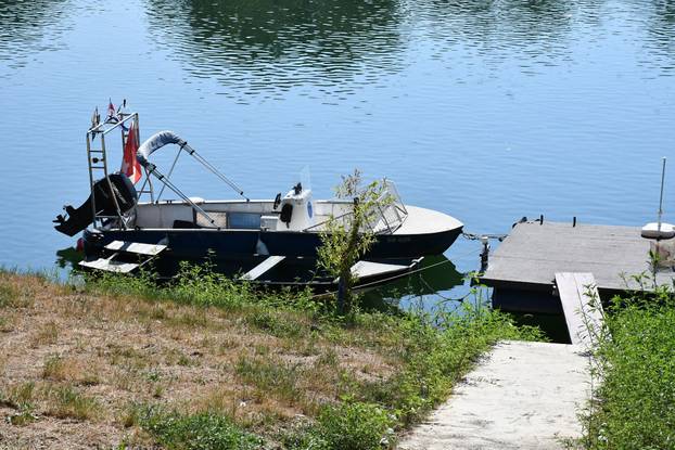 Slavonski Brod: Splavarska ulica jedinstvena je u Hrvatskoj, uz Savu se niže stotinjak splavova