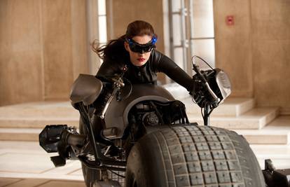 Koja je tajna izgleda Anne Hathaway u novom Batmanu?