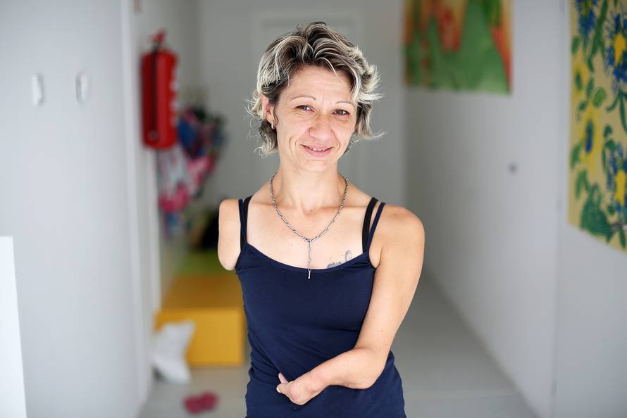 Nema jedne ruke ni tri prsta na drugoj, ali ona je - 'žena zmaj'!