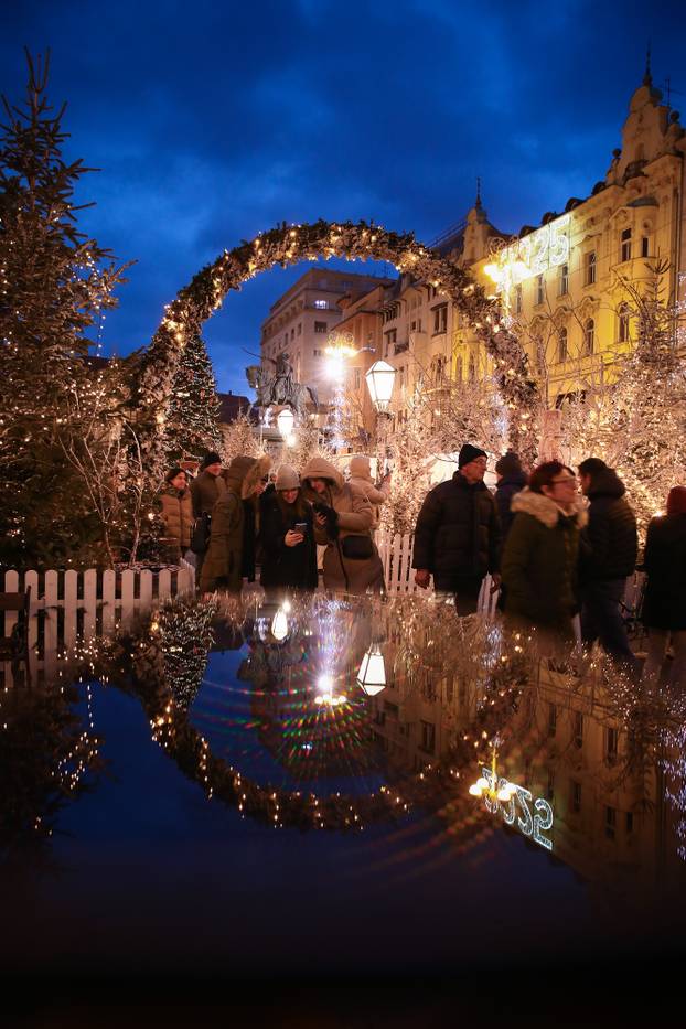 Zagreb: Zagrebački Advent na Trgu bana Jelačića